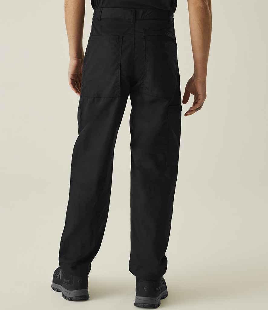 Regatta Action Trousers - Pantaloni Da Lavoro Uomo Multi-Tasca, Idrorepellenti, Gamba Regolare, Navy (Blu) Taglia 44