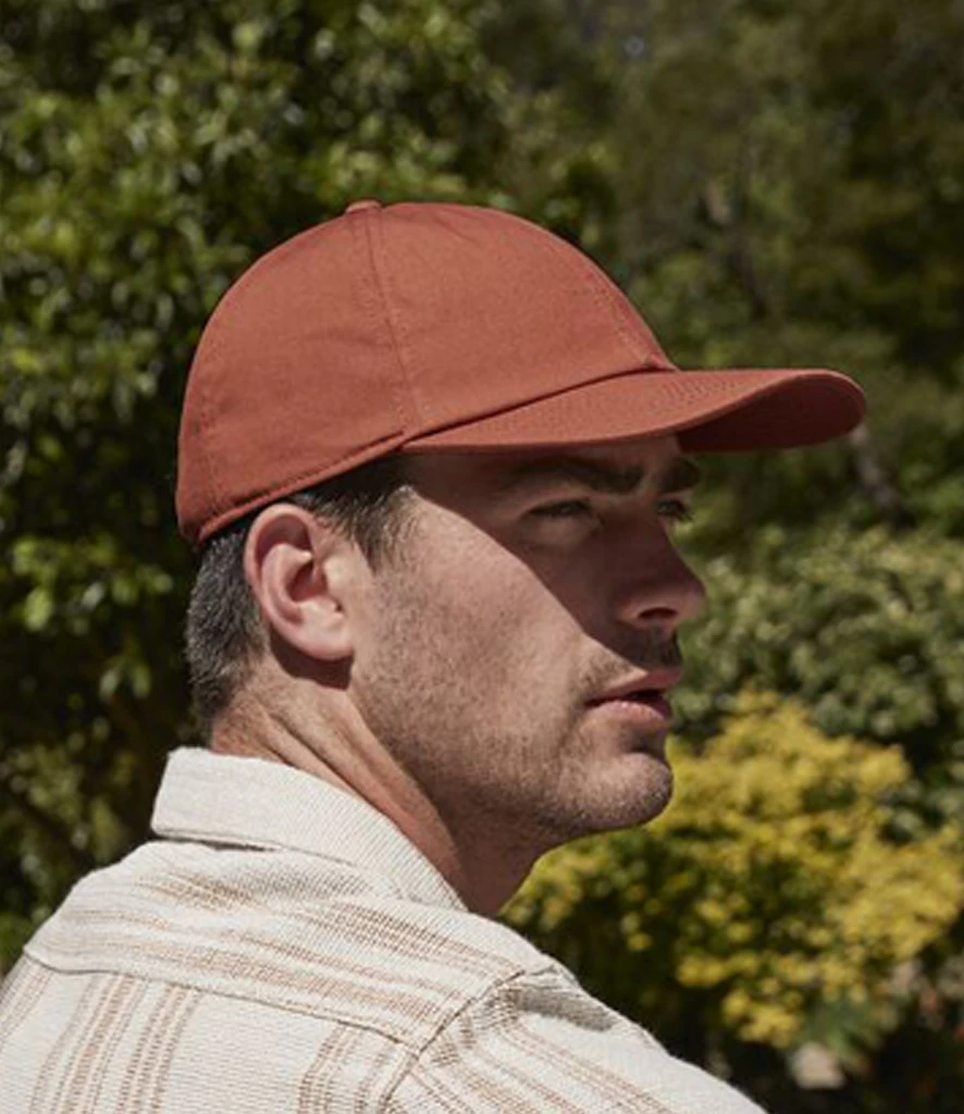 Man wearing blank Beechfield 6 panel cap in terracotta