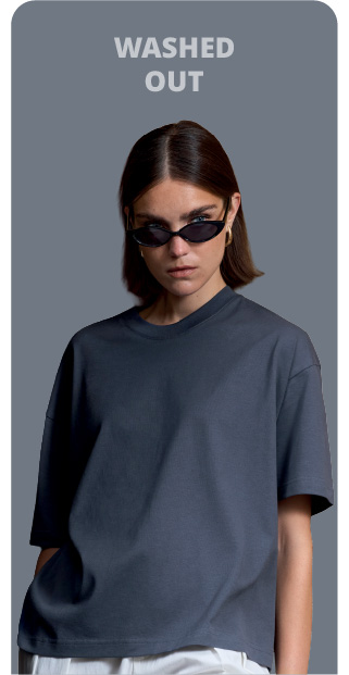 Women in washed grey unisex SOL'S t-shirt