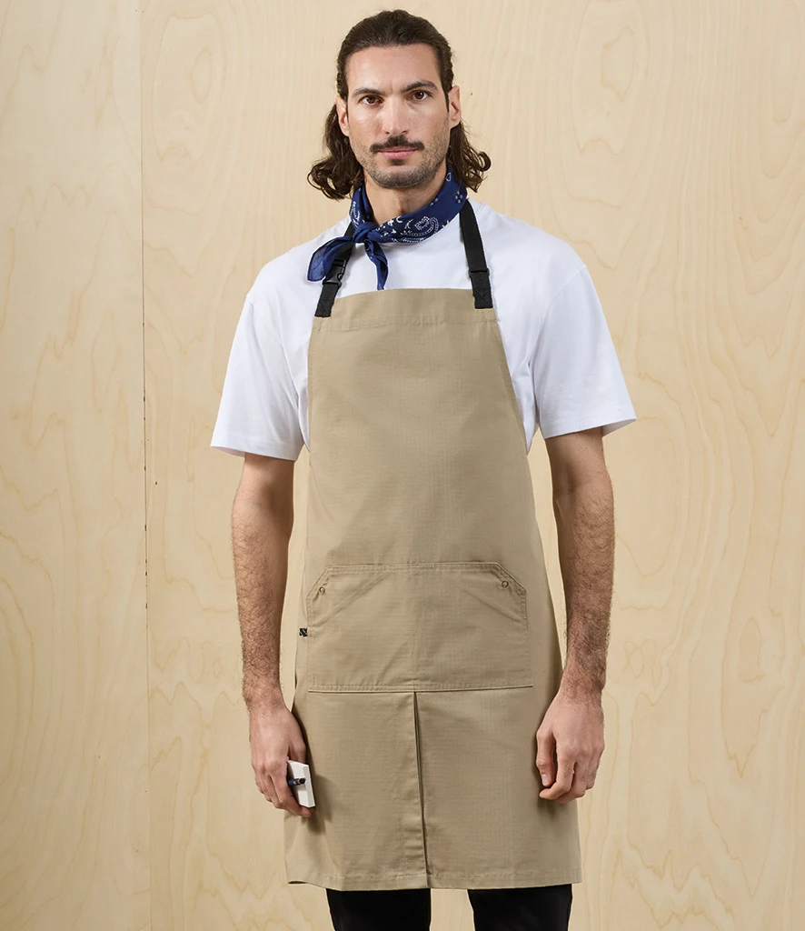 Man wearing Khaki Premier ripstop apron 