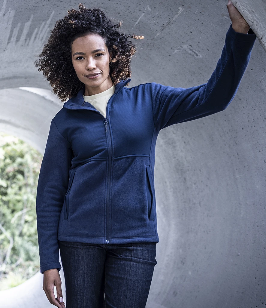 Women wearing navy Regatta Recycle.me fleece jacket